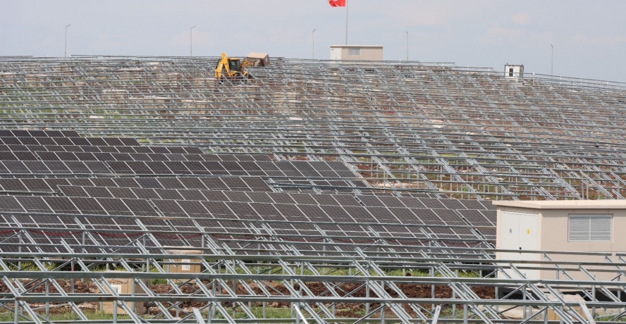 BAŞKAN BEYAZGÜL MÜJDEYİ VERMİŞTİ GÜNEŞ TARLALARI ARTIYOR